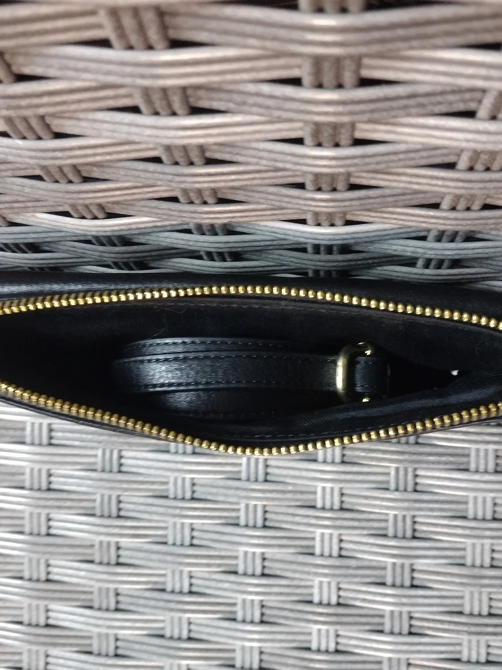 Lodis sleek black